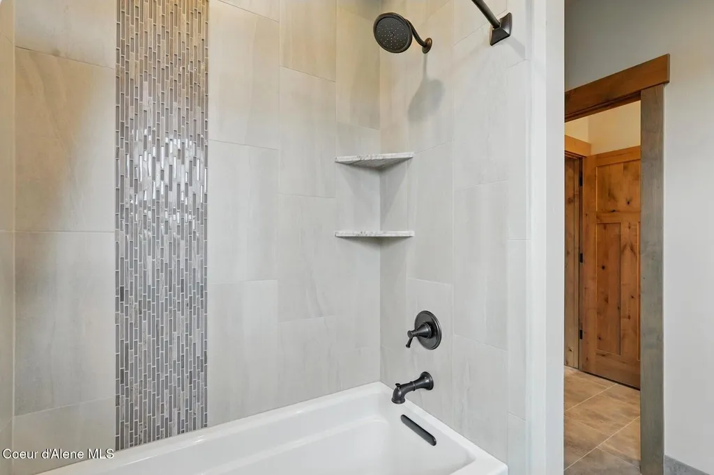 1450 Wood View Sandpoint ID 83864