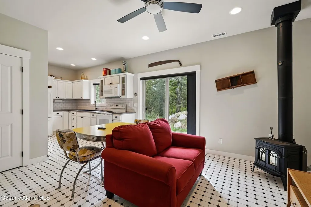 1450 Wood View Sandpoint ID 83864