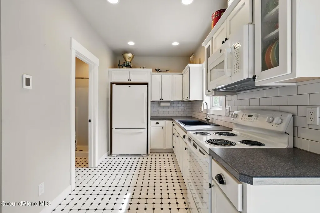 1450 Wood View Sandpoint ID 83864