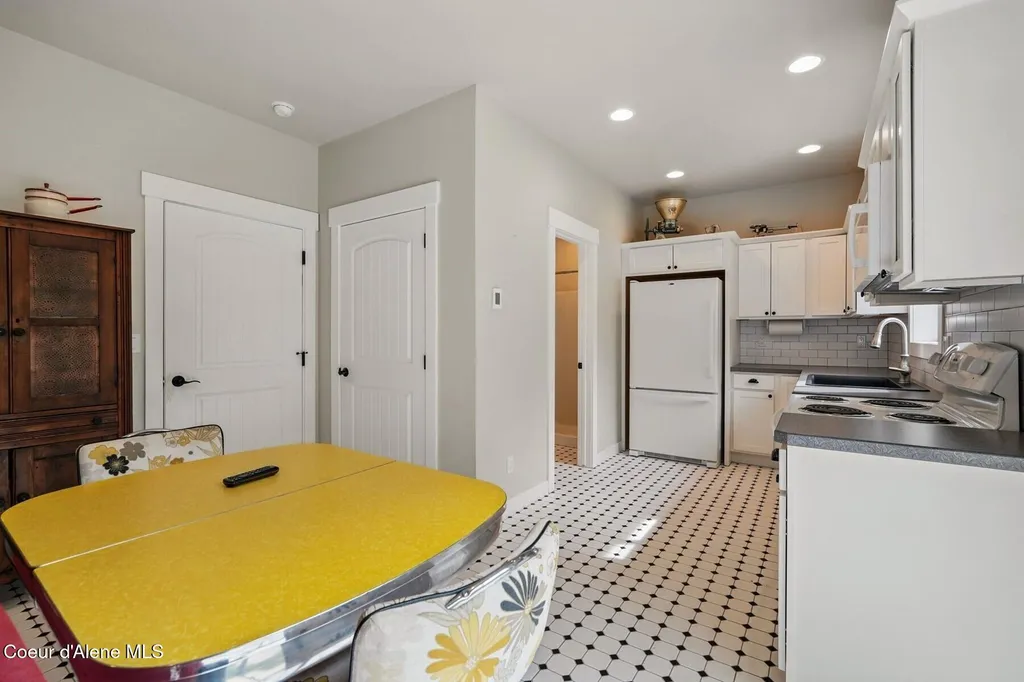 1450 Wood View Sandpoint ID 83864