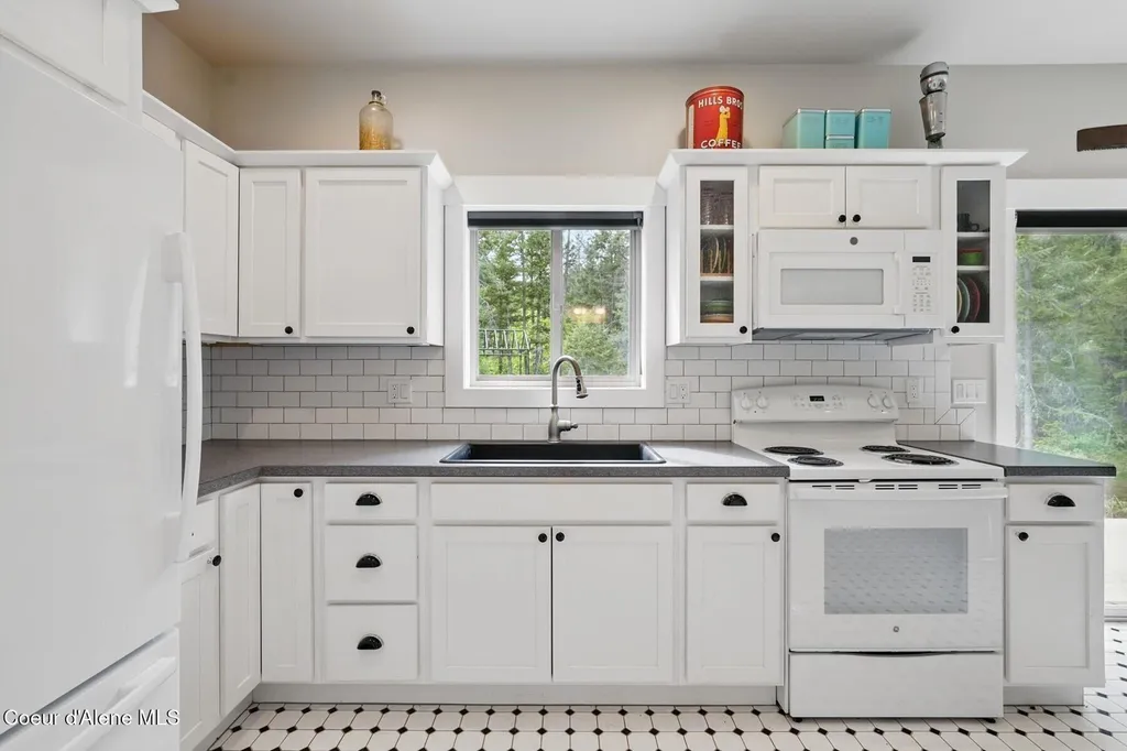 1450 Wood View Sandpoint ID 83864