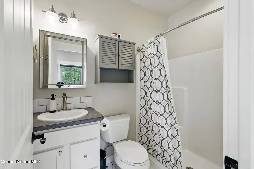1450 Wood View Sandpoint ID 83864