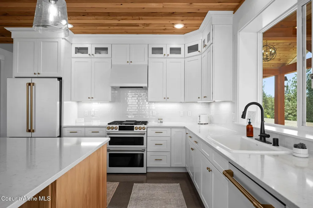 3298 W Coon Creek Road Plummer ID 83851