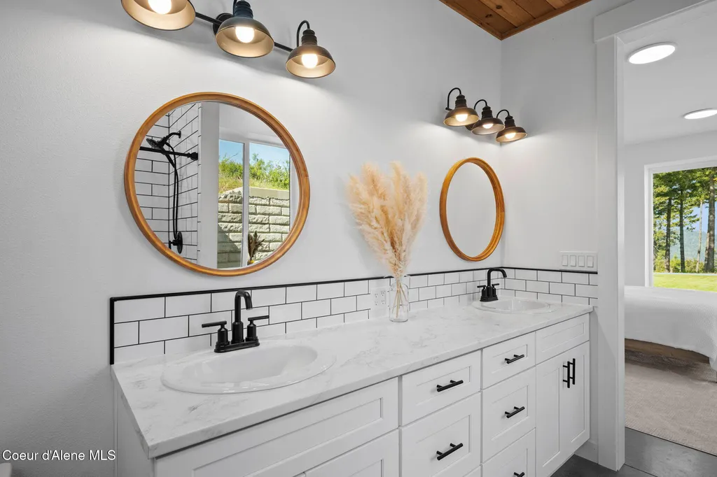 3298 W Coon Creek Road Plummer ID 83851