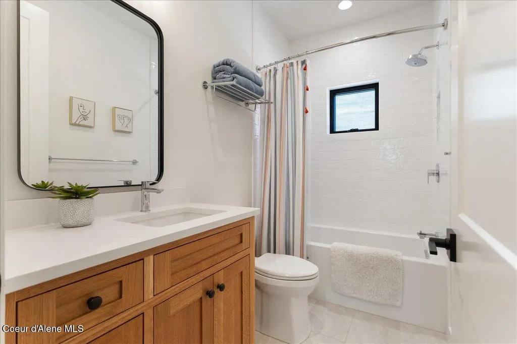 428 W Beach Court Dover ID 83825
