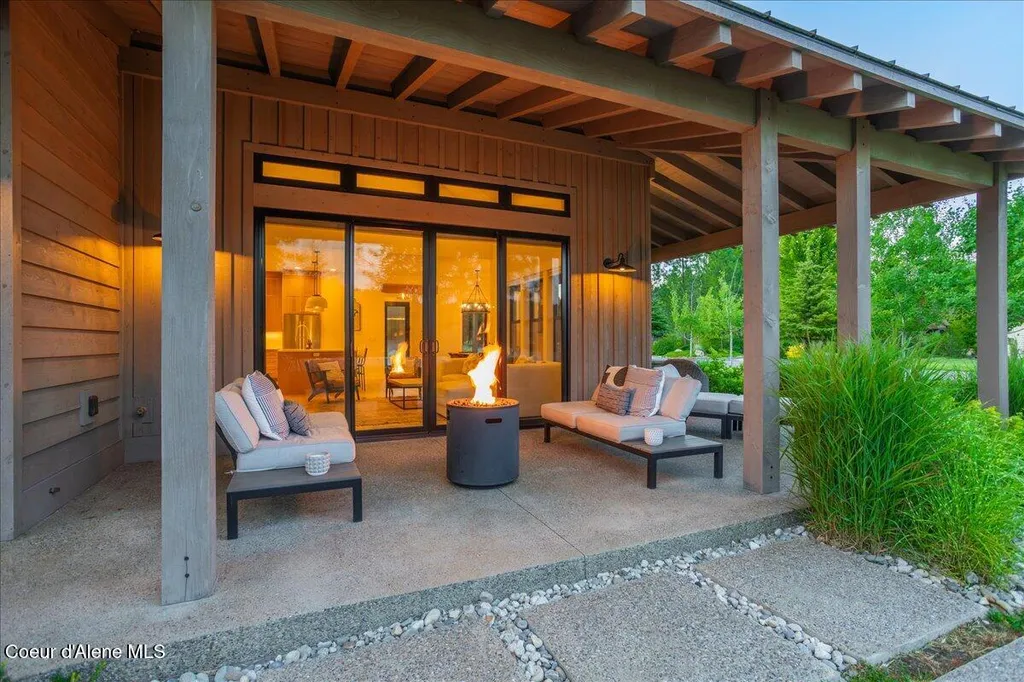 428 W Beach Court Dover ID 83825