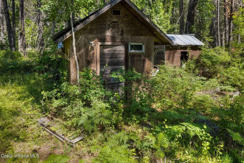 1521 Selkirk Road Sandpoint ID 83864