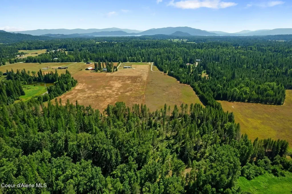 1521 Selkirk Road Sandpoint ID 83864