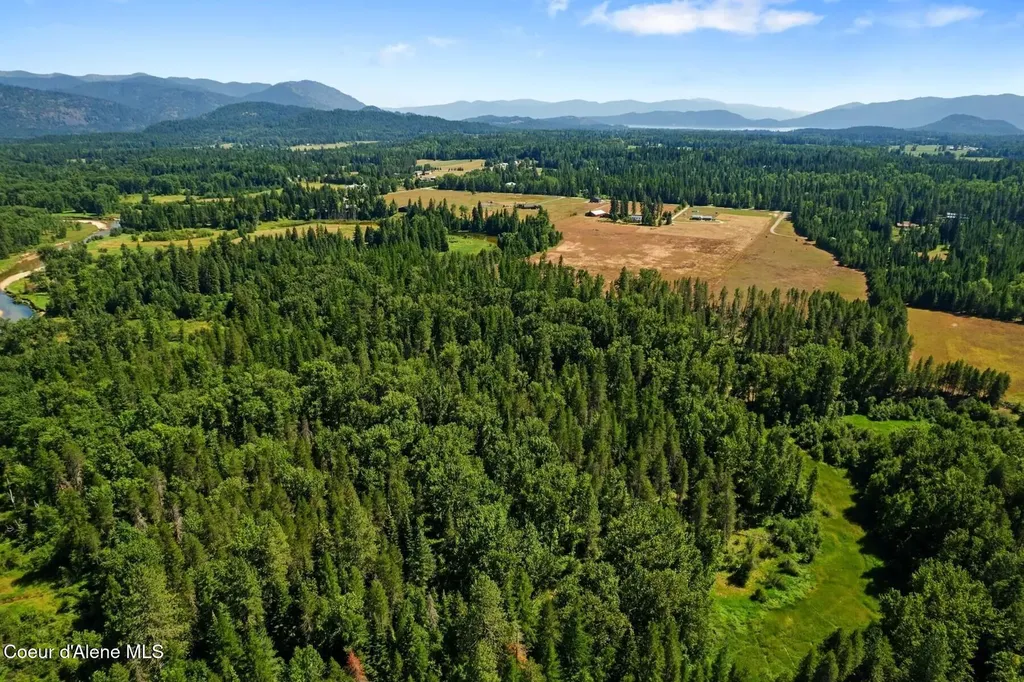 1521 Selkirk Road Sandpoint ID 83864