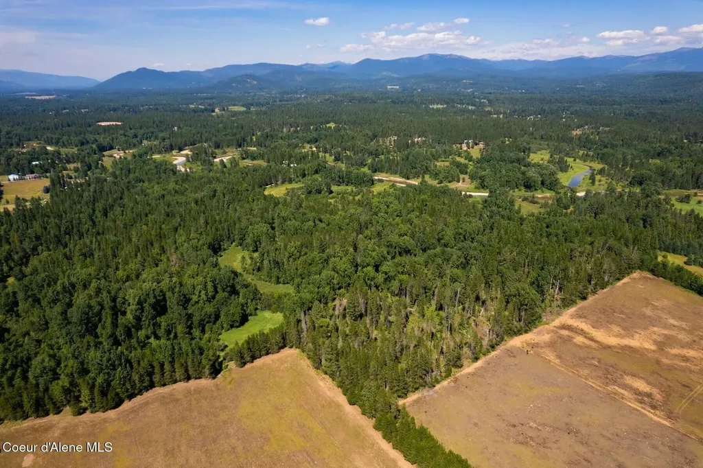 1521 Selkirk Road Sandpoint ID 83864