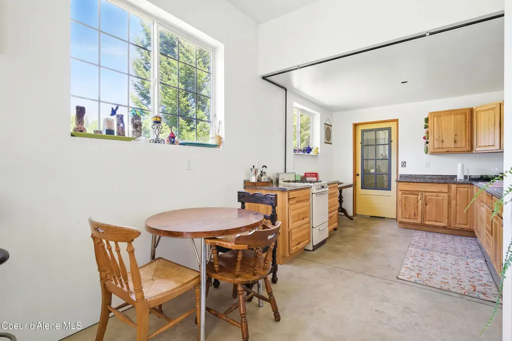 670 Sunset Road Athol ID 83801