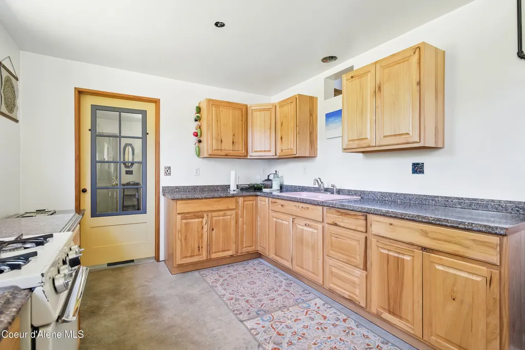 670 Sunset Road Athol ID 83801