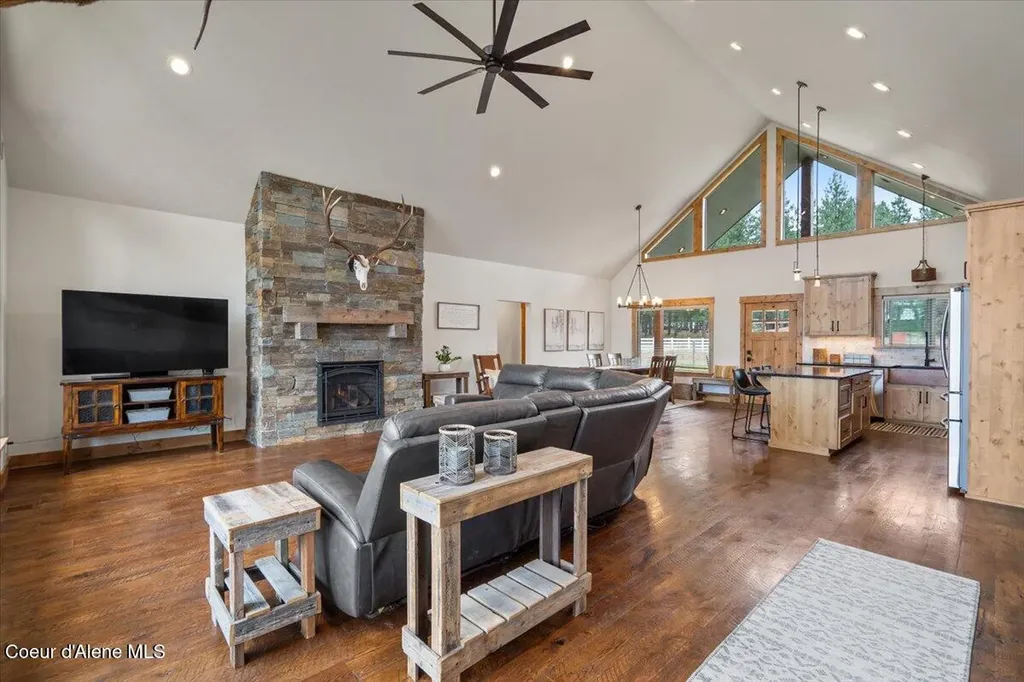 2239 E Glacier Road Hayden ID 83835