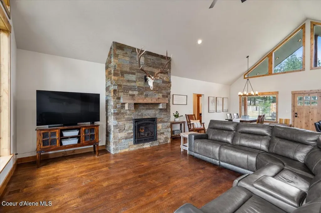 2239 E Glacier Road Hayden ID 83835