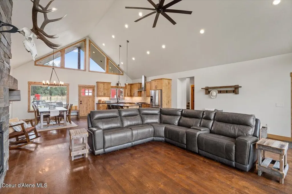 2239 E Glacier Road Hayden ID 83835