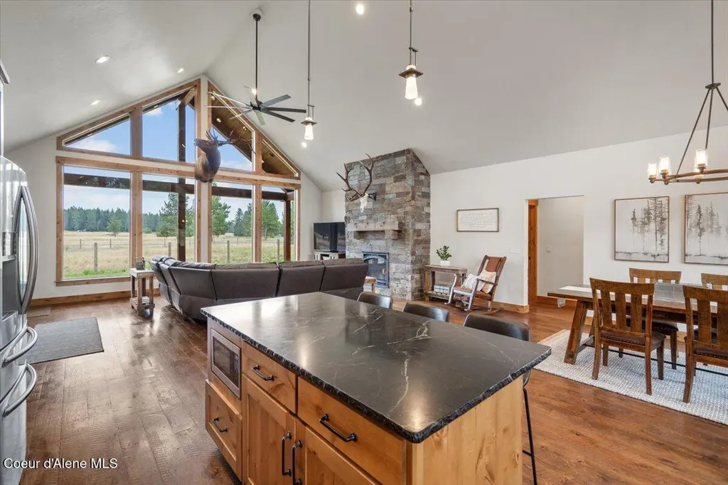 2239 E Glacier Road Hayden ID 83835