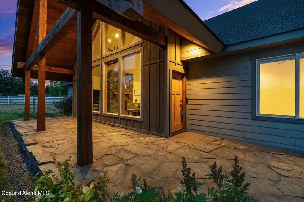 2239 E Glacier Road Hayden ID 83835