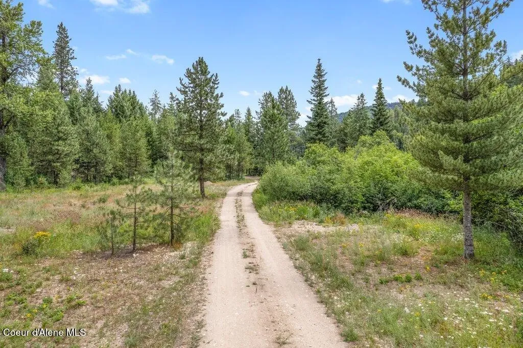 9XX Eastriver Spur Priest River ID 83856