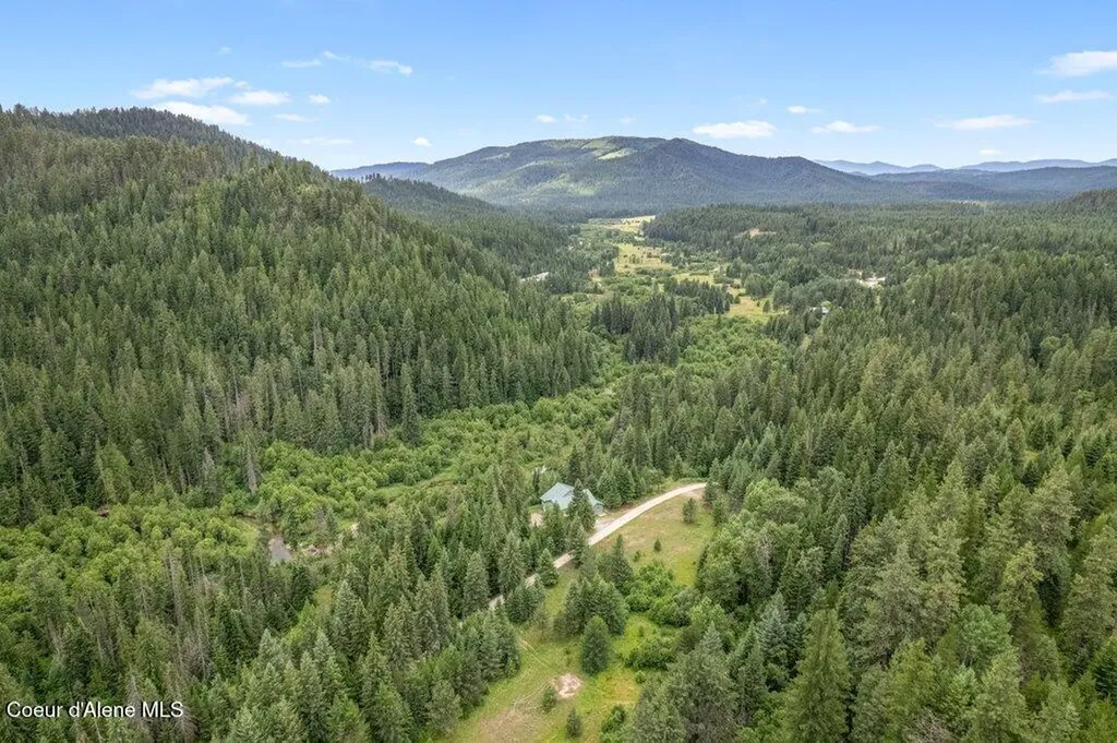 842 Eastriver Spur Priest River ID 83856