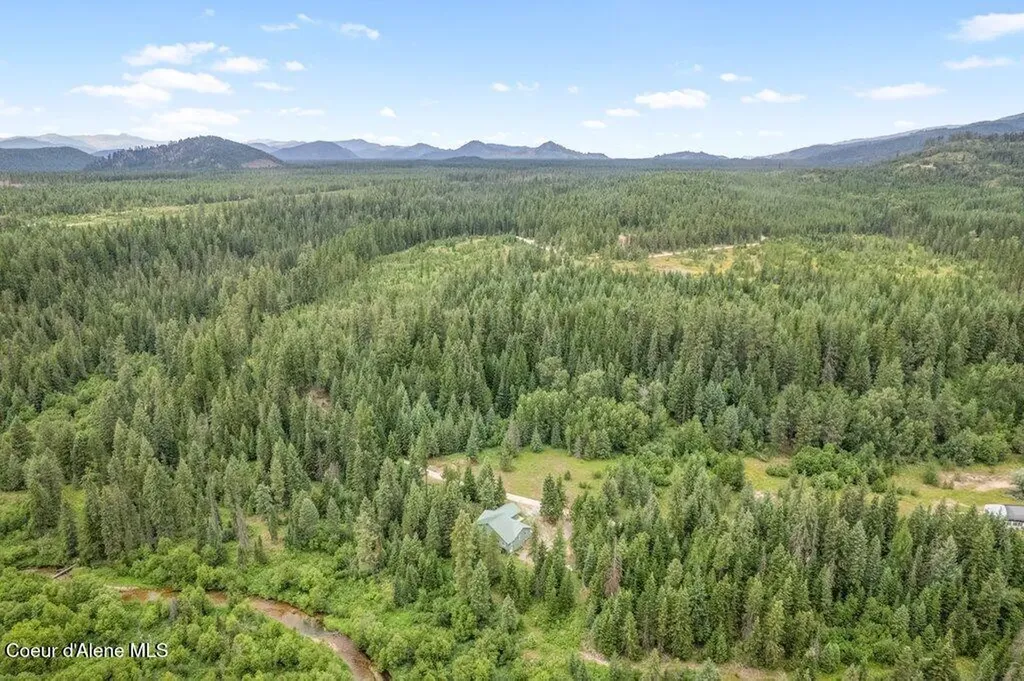 842 Eastriver Spur Priest River ID 83856