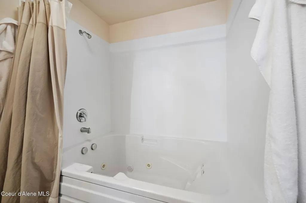 107 Cornice Court Sandpoint ID 83864