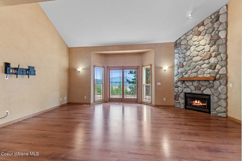 14802 N Mobbs Road Hauser ID 83854