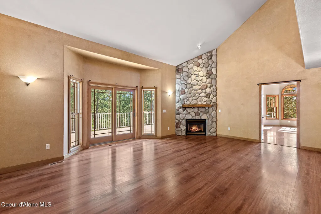 14802 N Mobbs Road Hauser ID 83854