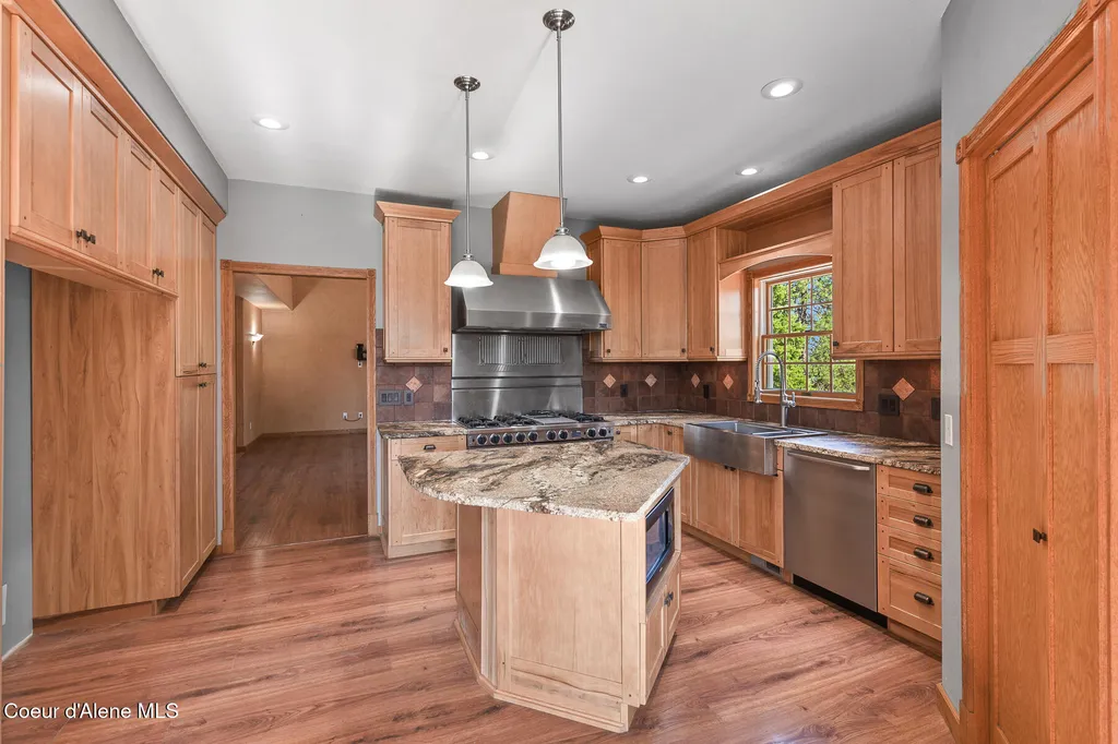 14802 N Mobbs Road Hauser ID 83854