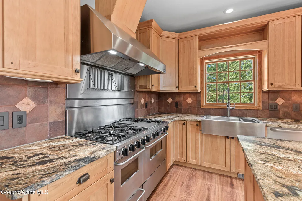 14802 N Mobbs Road Hauser ID 83854