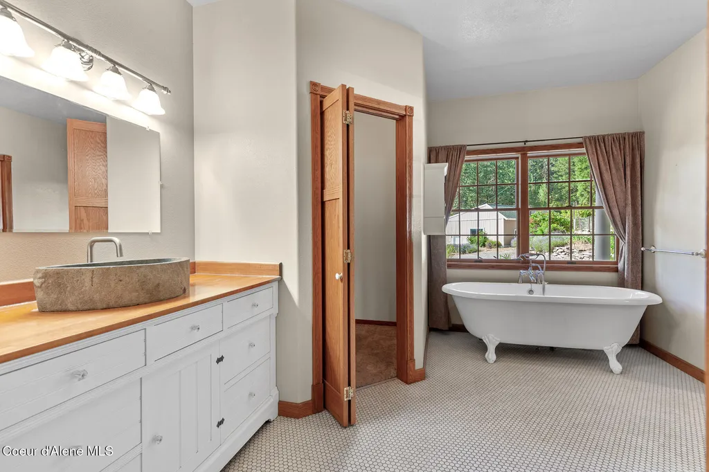 14802 N Mobbs Road Hauser ID 83854