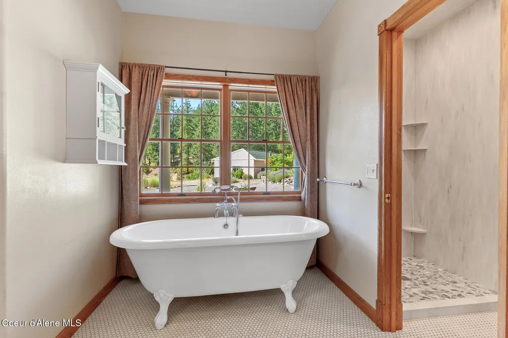 14802 N Mobbs Road Hauser ID 83854