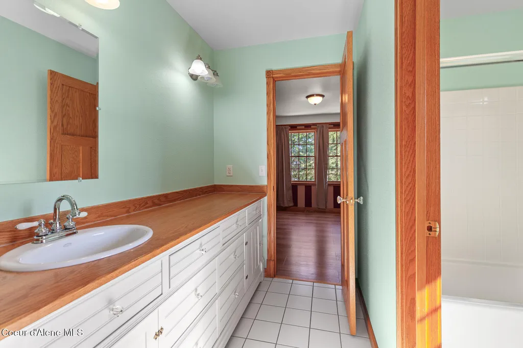 14802 N Mobbs Road Hauser ID 83854