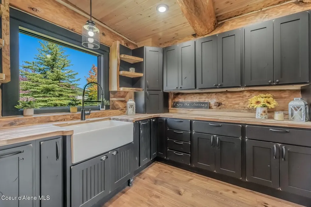 158 W Mountainview Road Moyie Springs ID 83845
