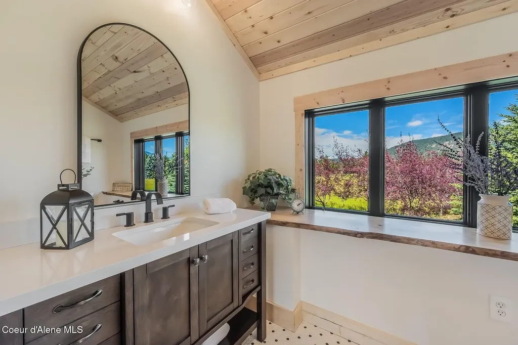 158 W Mountainview Road Moyie Springs ID 83845