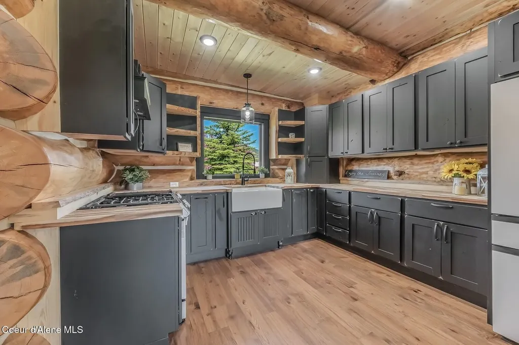 158 W Mountainview Road Moyie Springs ID 83845