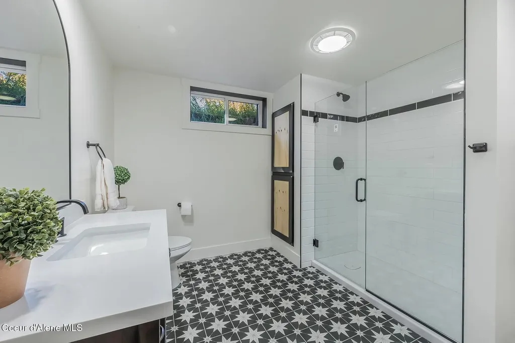 158 W Mountainview Road Moyie Springs ID 83845