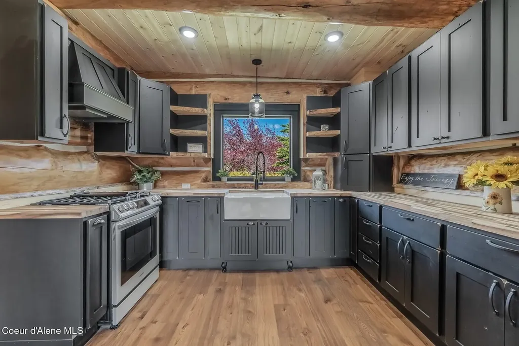 158 W Mountainview Road Moyie Springs ID 83845