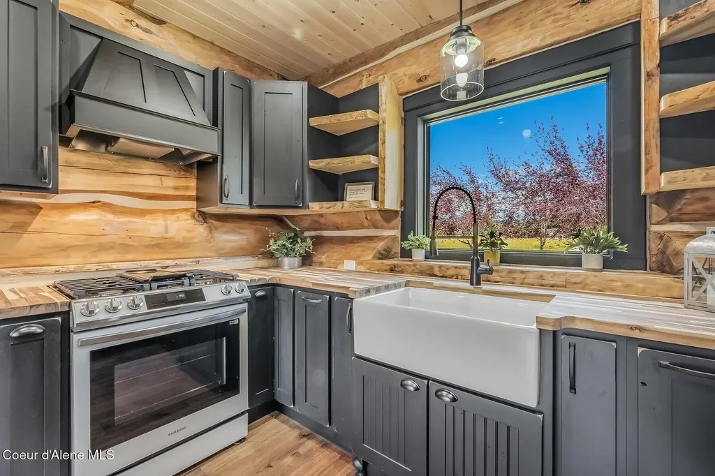 158 W Mountainview Road Moyie Springs ID 83845
