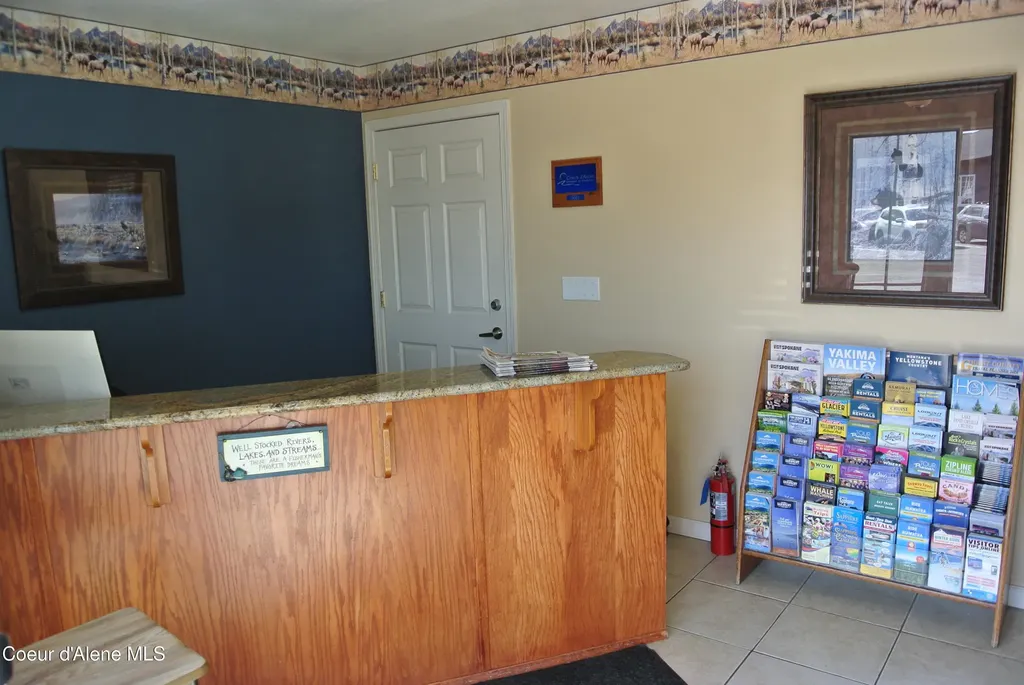 9986 N Government Way Hayden ID 83835