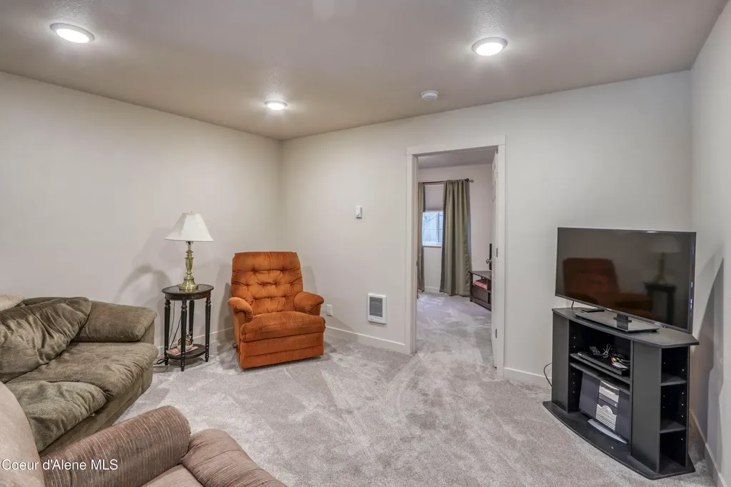 5 Blue Heron Lane Hope ID 83836