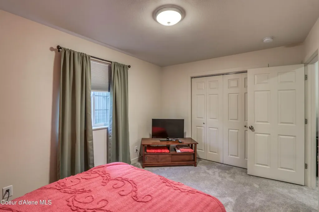 5 Blue Heron Lane Hope ID 83836