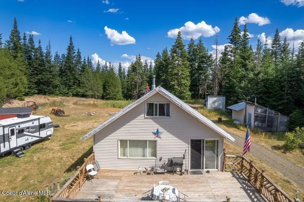 207 Happy Valley Lane St. Maries ID 83861