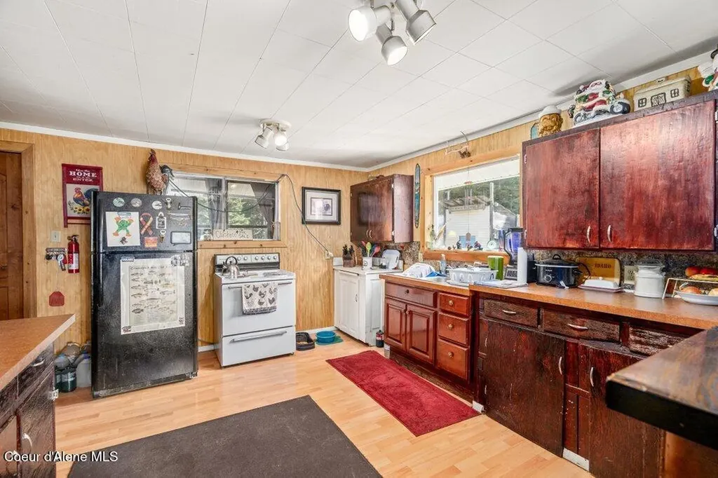 207 Happy Valley Lane St. Maries ID 83861