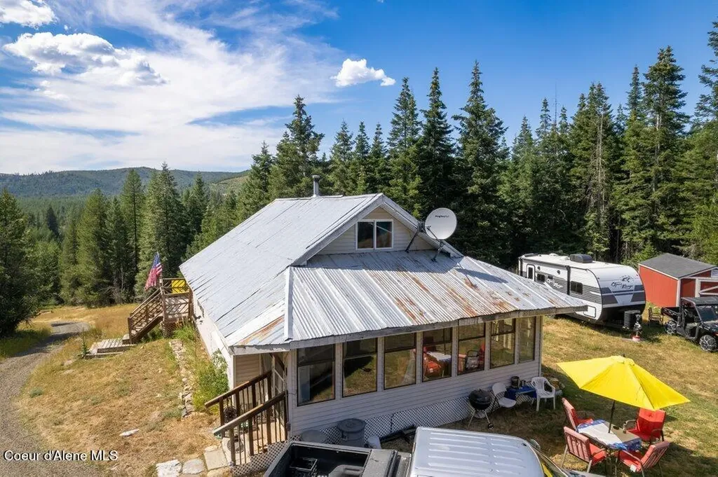 207 Happy Valley Lane St. Maries ID 83861