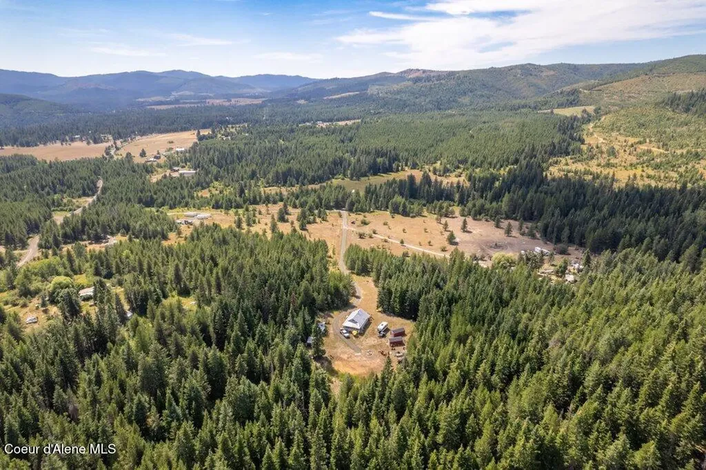 207 Happy Valley Lane St. Maries ID 83861