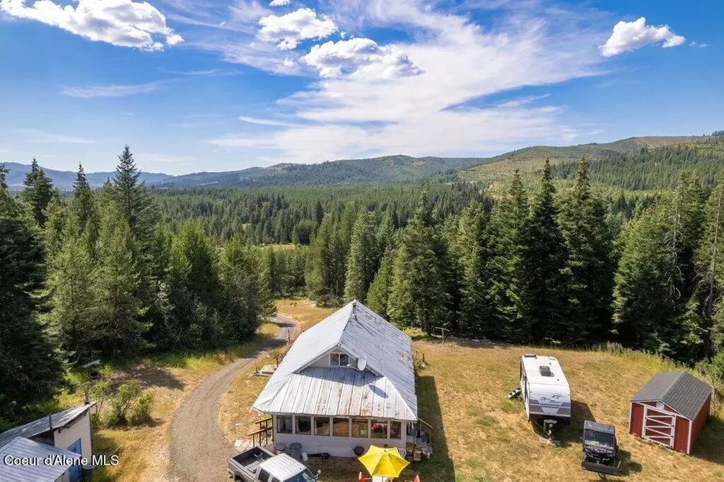 207 Happy Valley Lane St. Maries ID 83861