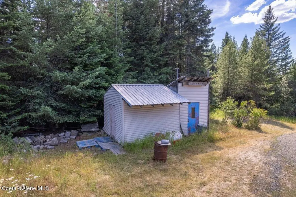 207 Happy Valley Lane St. Maries ID 83861