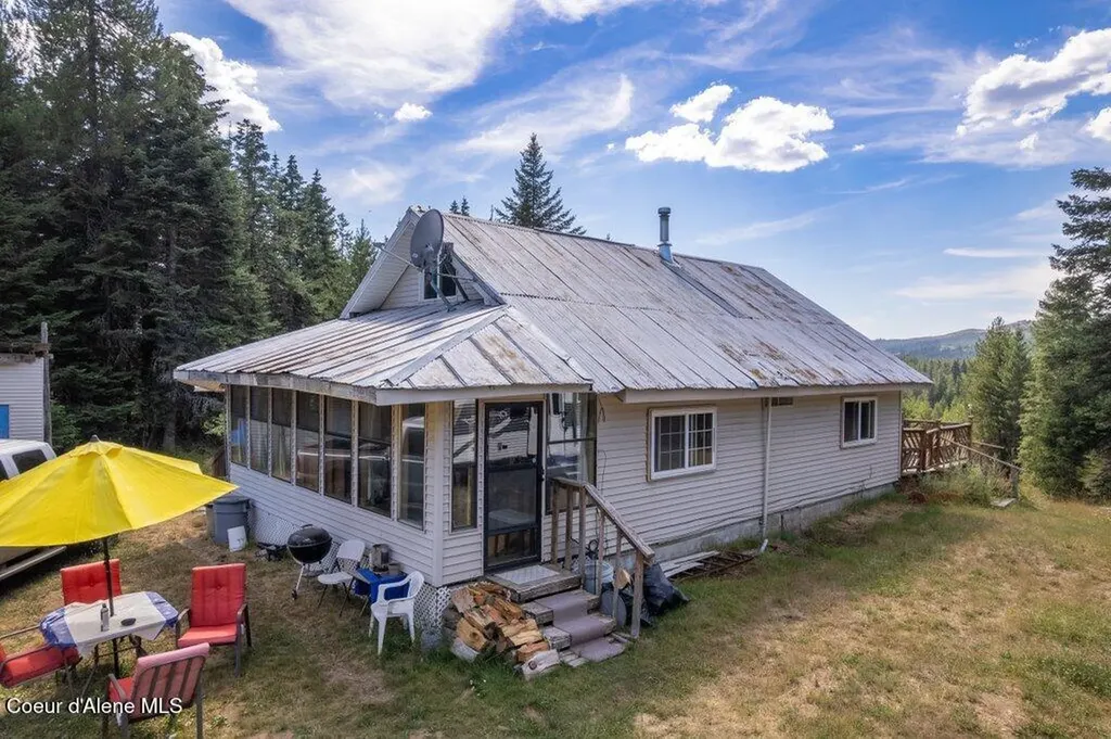 207 Happy Valley Lane St. Maries ID 83861