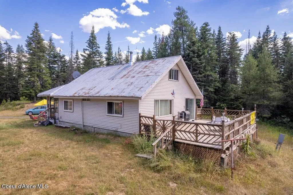 207 Happy Valley Lane St. Maries ID 83861