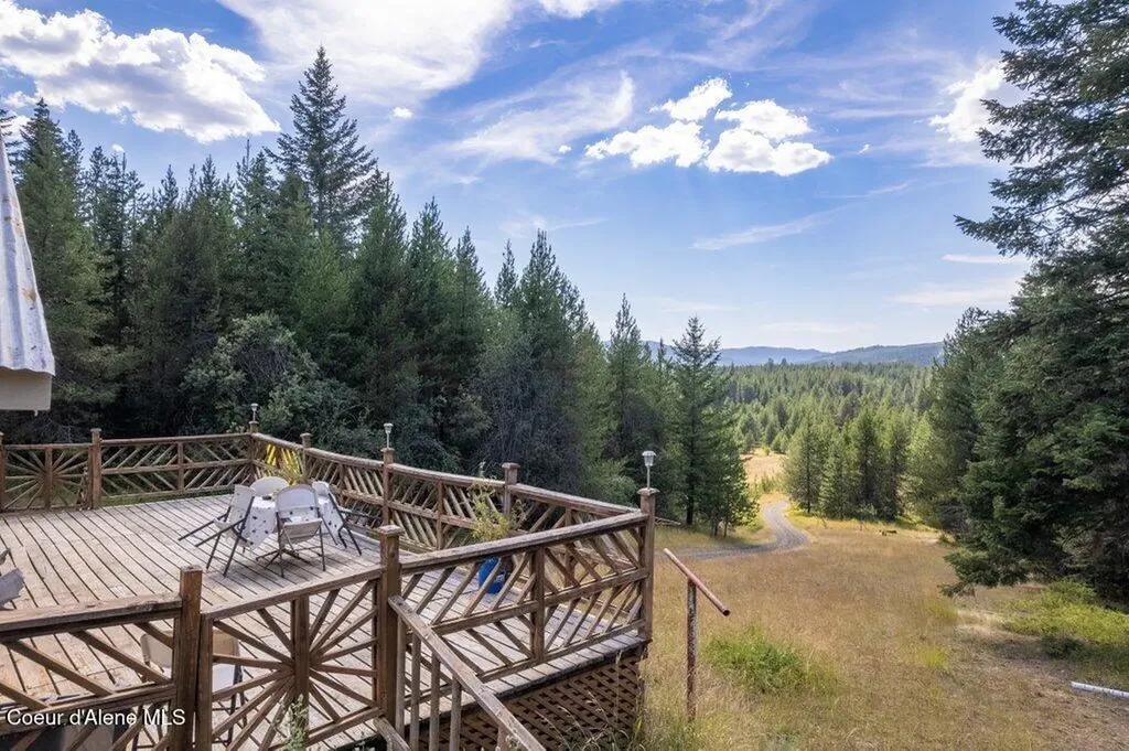 207 Happy Valley Lane St. Maries ID 83861